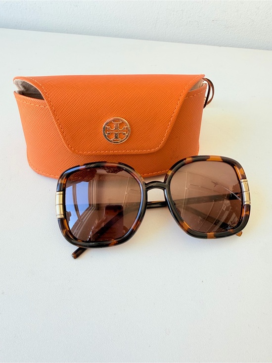Tory Burch Tortoiseshell Sunglasses TY9063U with Orange Case main image 7